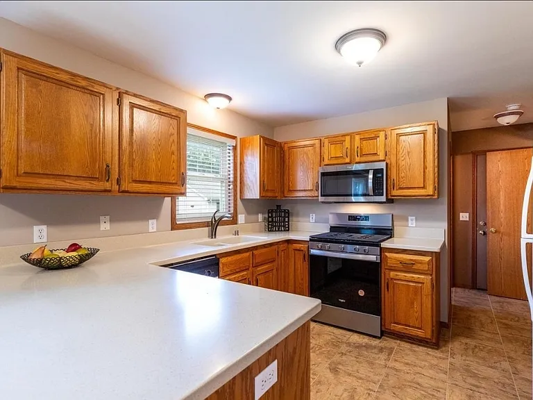 878 Sky Ridge Dr — Photo 8