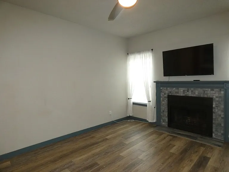 501 E Burgess Rd #D4 — Photo 5
