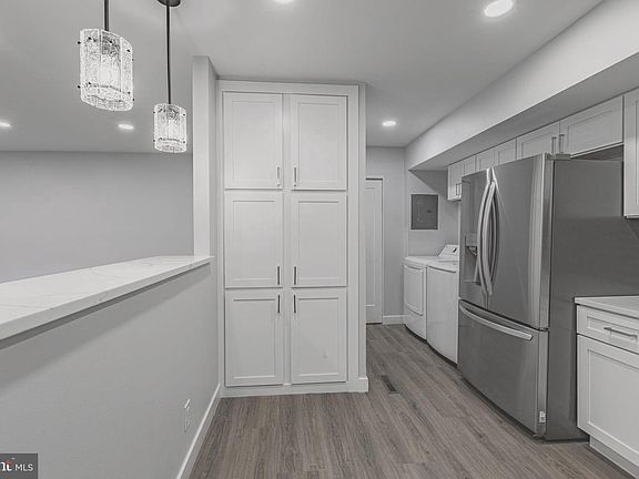 4th image of 7 Stonehenge Cir APT 6