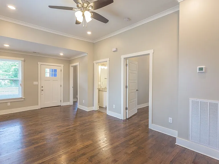 1008 Fairview Ave — Photo 5