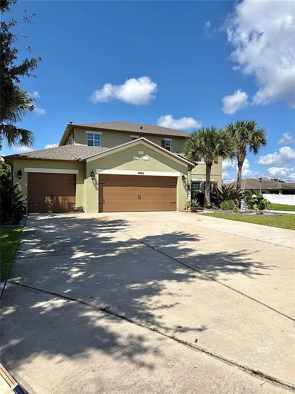 4 bed, 2.5 bath, 2156 sqft, $2,500 — Photo 3