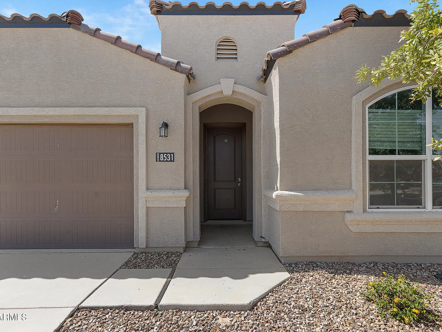 4 bed, 3.0 bath, 2300 sqft, $2,200 — Photo 3
