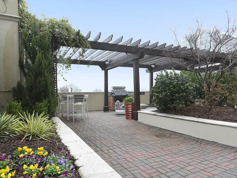 325 E Paces Ferry Rd NE #1107 — Photo 11