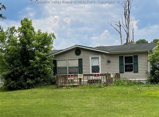205 Camp Rd, Saint Albans, WV 25177