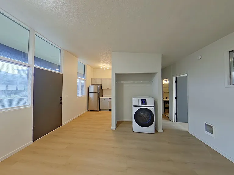 University Manor - Newly Renovated Units just a short walk from Campus! — Photo 108