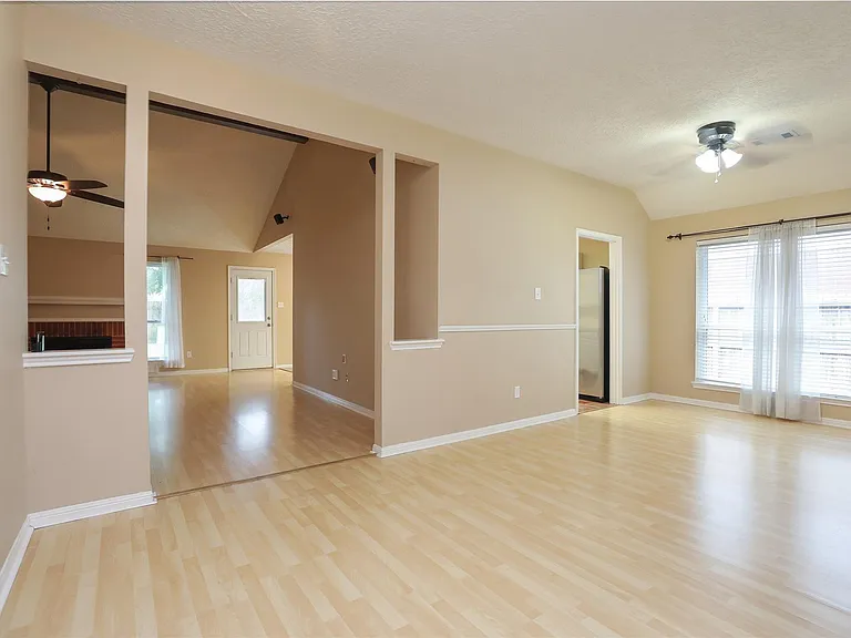 22815 Red River Dr — Photo 3