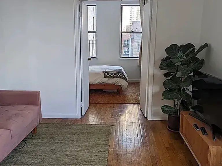318 E 34th St #5D — Photo 4