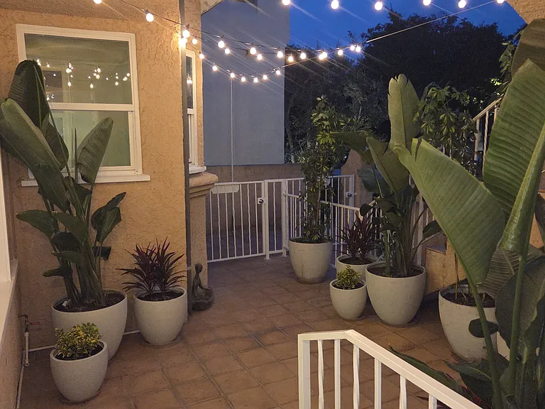 418 S Roxbury Dr #418 — Photo 24