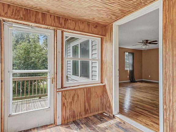 3rd image of 9003 Gardt St
