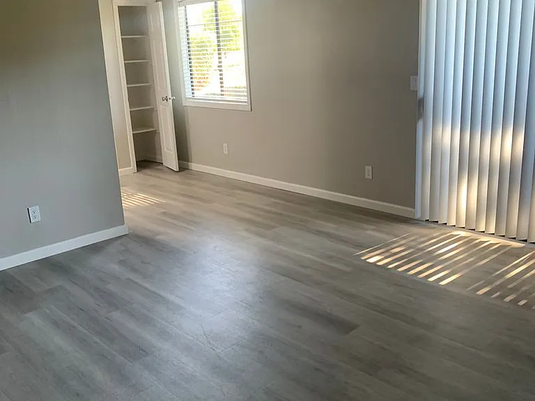 Dry Creek Apartments — Photo 3