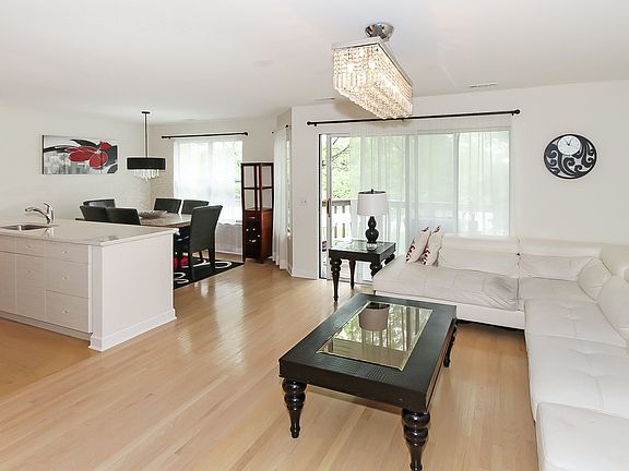 5th image of 206 W Jennifer Ln Unit 6