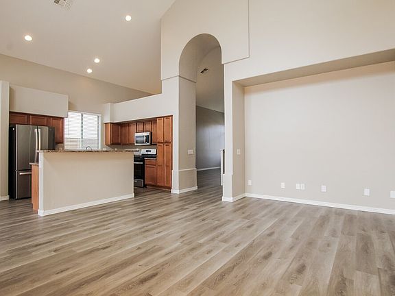 4th image of 22469 N 104th Dr