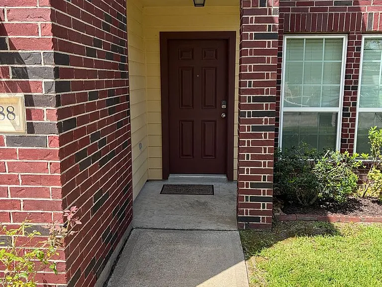 2588 Hallmark Oak St — Photo 2