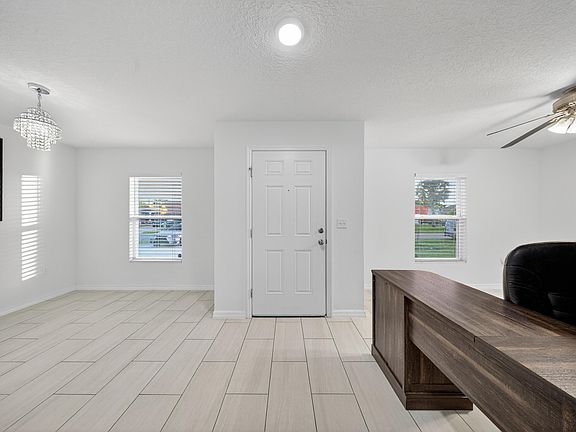 4th image of 949 SW Fisherman Avenue