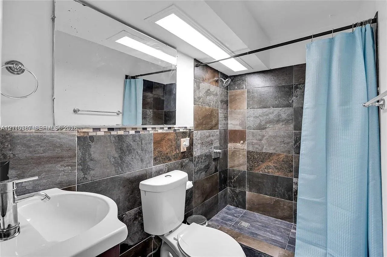 Doria Condo — Photo 3