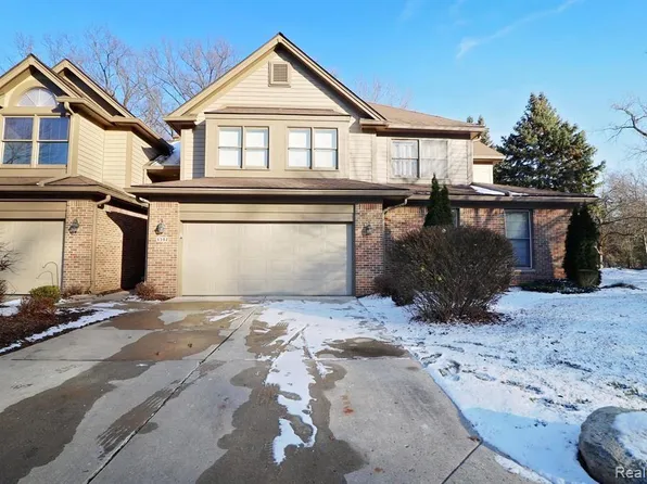 5302 Royal Vale Ln, Dearborn, MI 48126