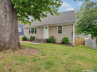 35 Oakleaf St, Bridgeport, CT 06606