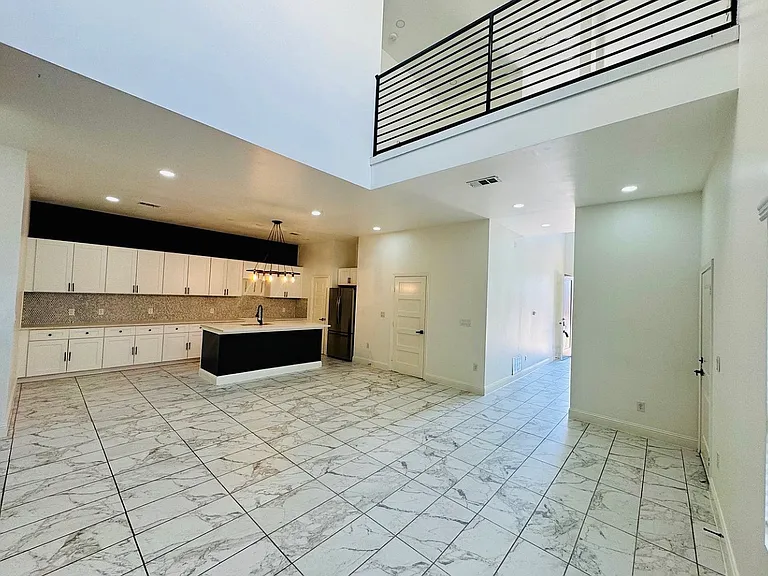 2902 Jim St — Photo 3