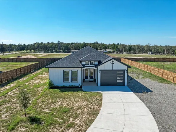 123 Los Robles Rd, Elgin, TX 78621