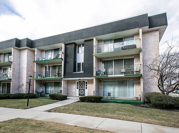 2nd image of 10360 S Parkside Ave #3A