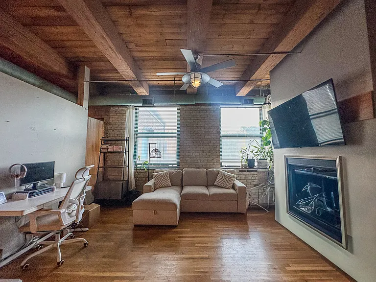 4745 N Ravenswood Ave #105 — Photo 4