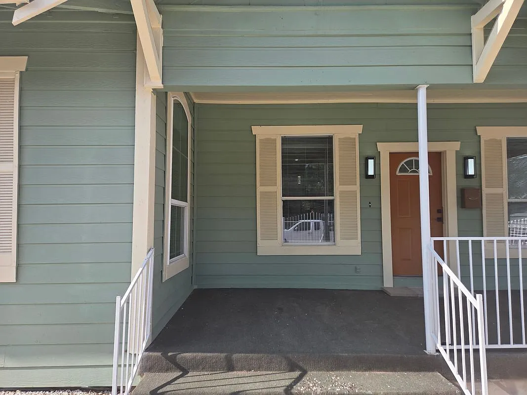 3 bed, 2.0 bath, 1192 sqft, $1,850 — Photo 2