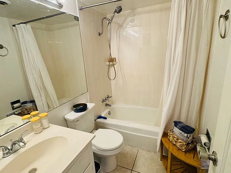 1100 Alvarado Dr SE #306 — Photo 2