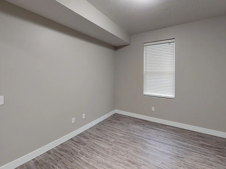 801 W Cedar St — Photo 47
