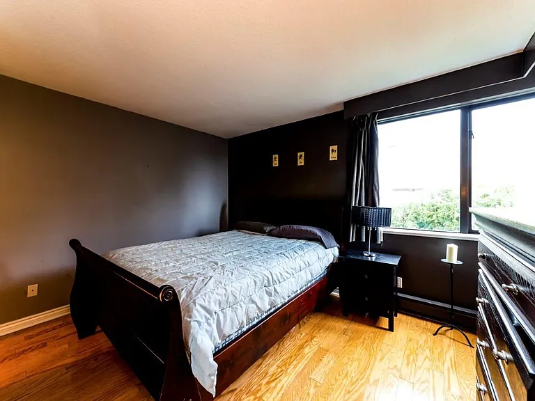 444 Lonsdale Ave — Photo 4