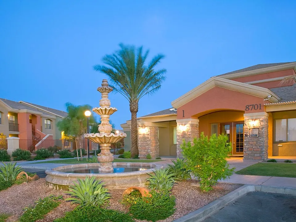 San Lucas Apartments