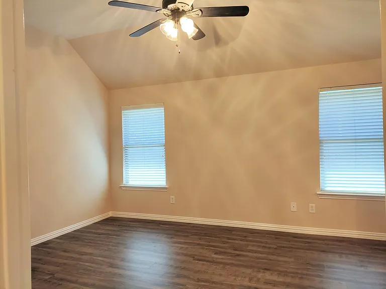 217 Creekwood Dr — Photo 5