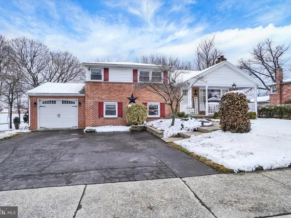 740 Sundale Dr, York, PA 17402