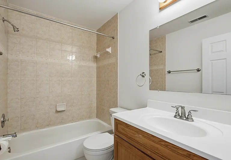 301 Kenmore Ave — Photo 12