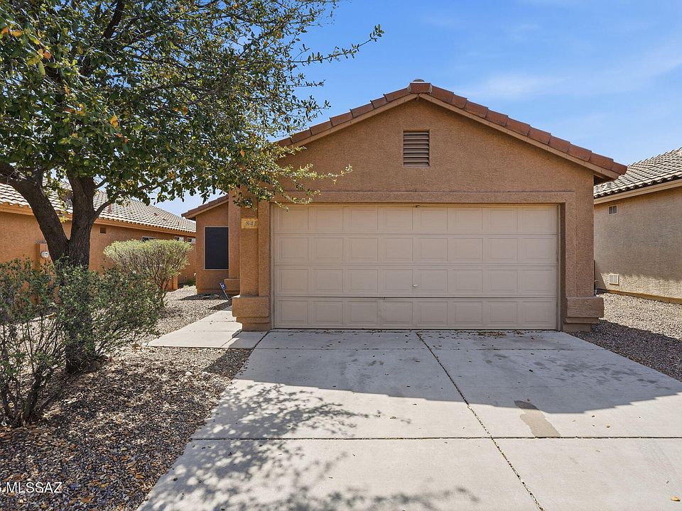 1st image of 841 W Calle Barranca Seca