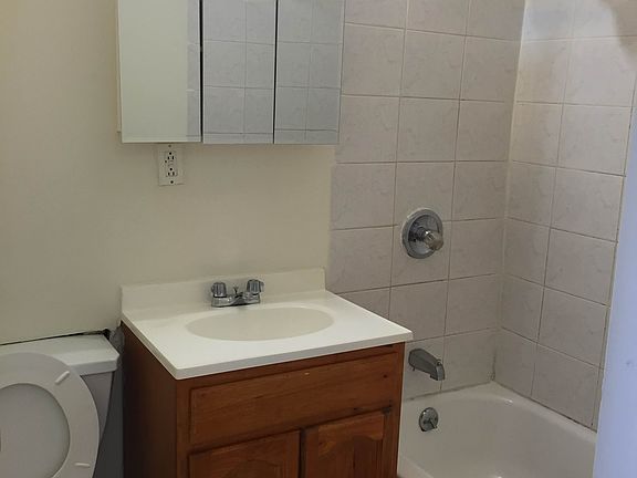 3rd image of 300 E 96th St APT 6B