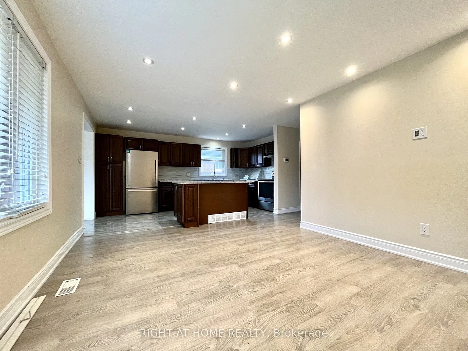 3 bed, $3,000 — Photo 2