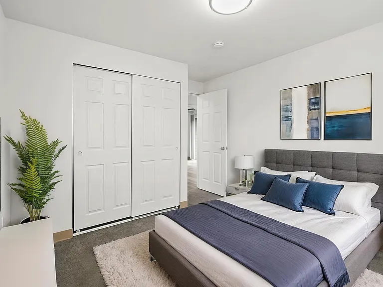 Pointe West Apartments — Photo 3