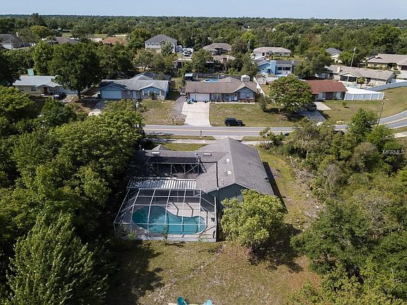 4th image of 1434 NE Old Mill Dr