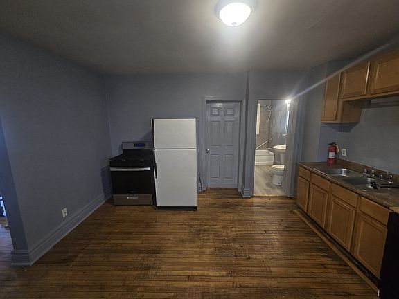5th image of 812 E Clarke St