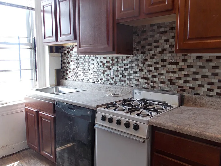 2823 Saint Paul St — Photo 8