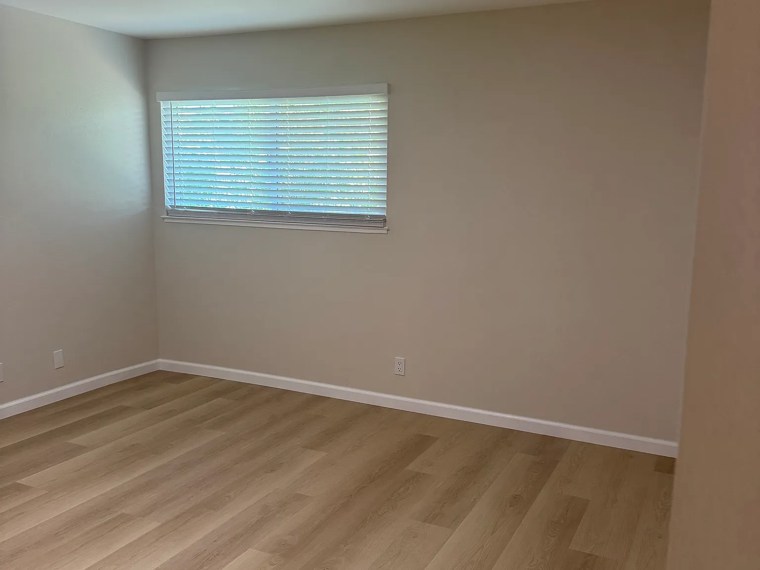3 bed, 2.5 bath, 1600 sqft, $4,500 — Photo 4