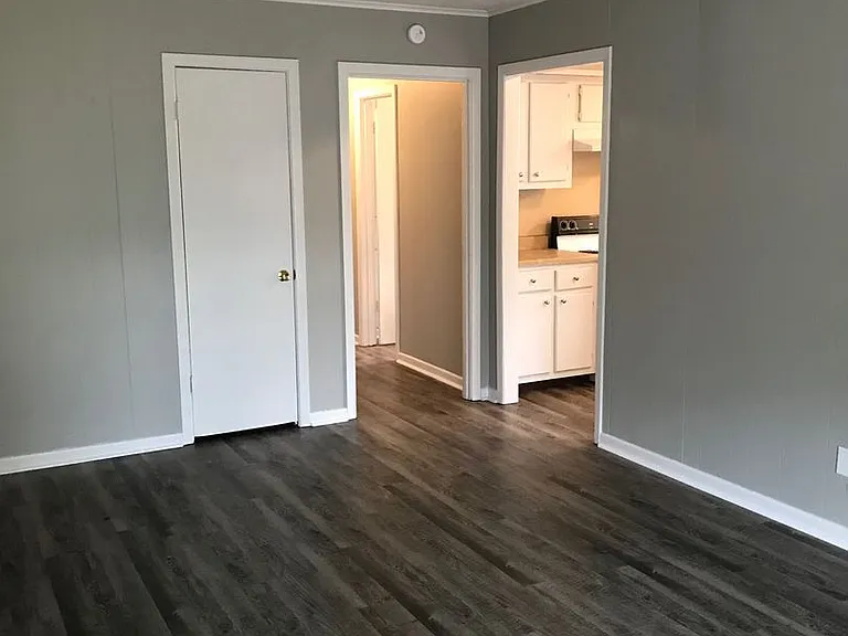 601 Robbins St — Photo 3