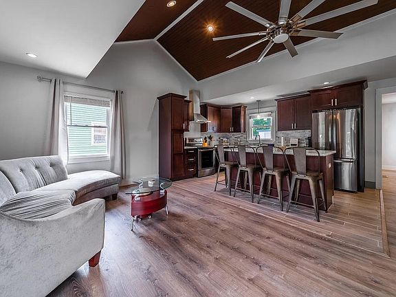 5th image of 2705 Aspen Dr