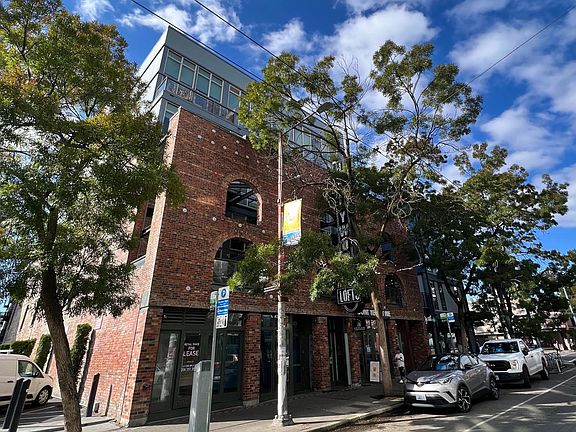 Exterior of Hollywood Lofts