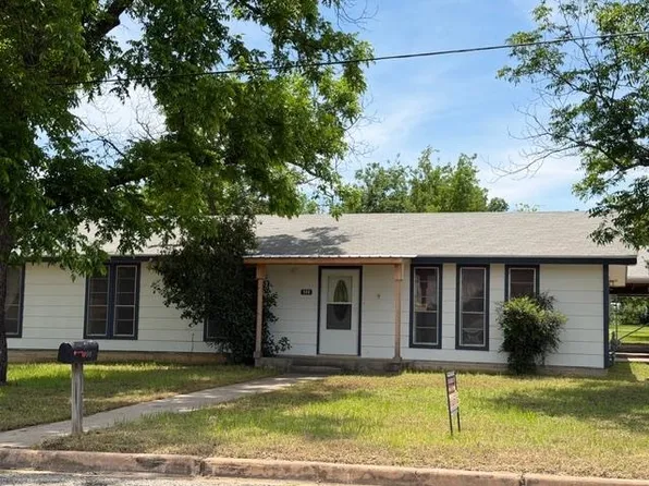 900 E WALLACE, Llano, TX 78643