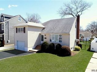 2078 Monroe Ave, Bellmore, NY 11710