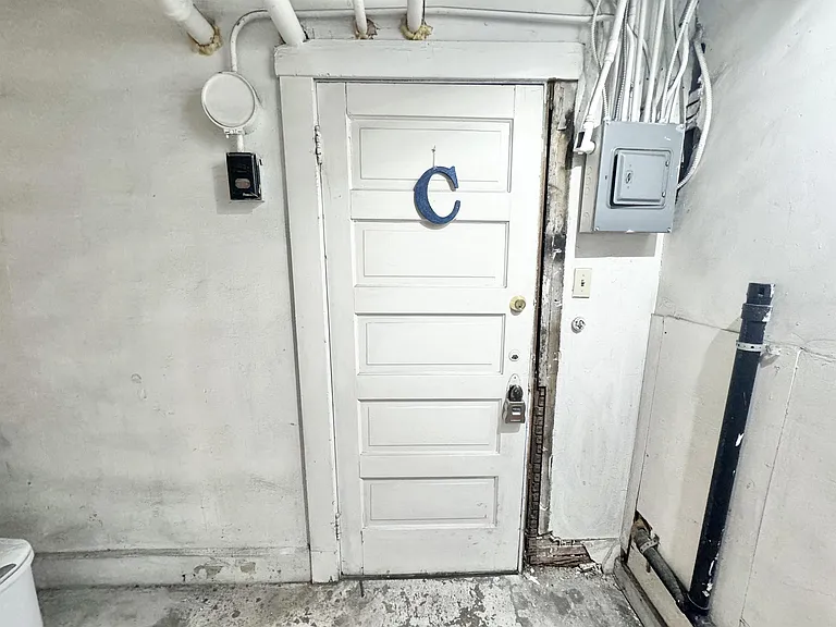 745 N University Ave #C — Photo 2