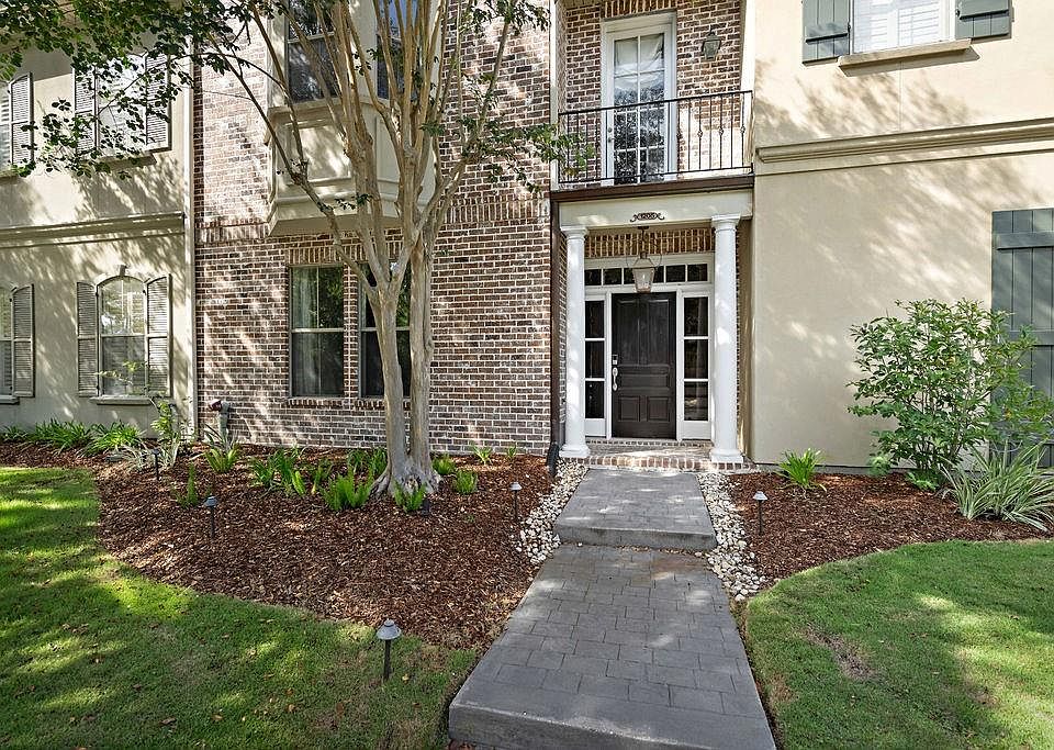 1st image of 1205 Rue Degas