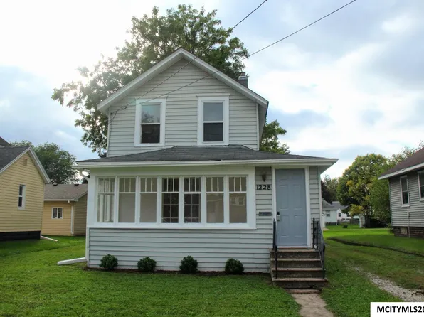 1228 N Madison Ave, Mason City, IA 50401