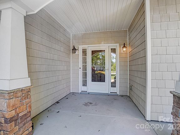 2nd image of 2113 London Ln